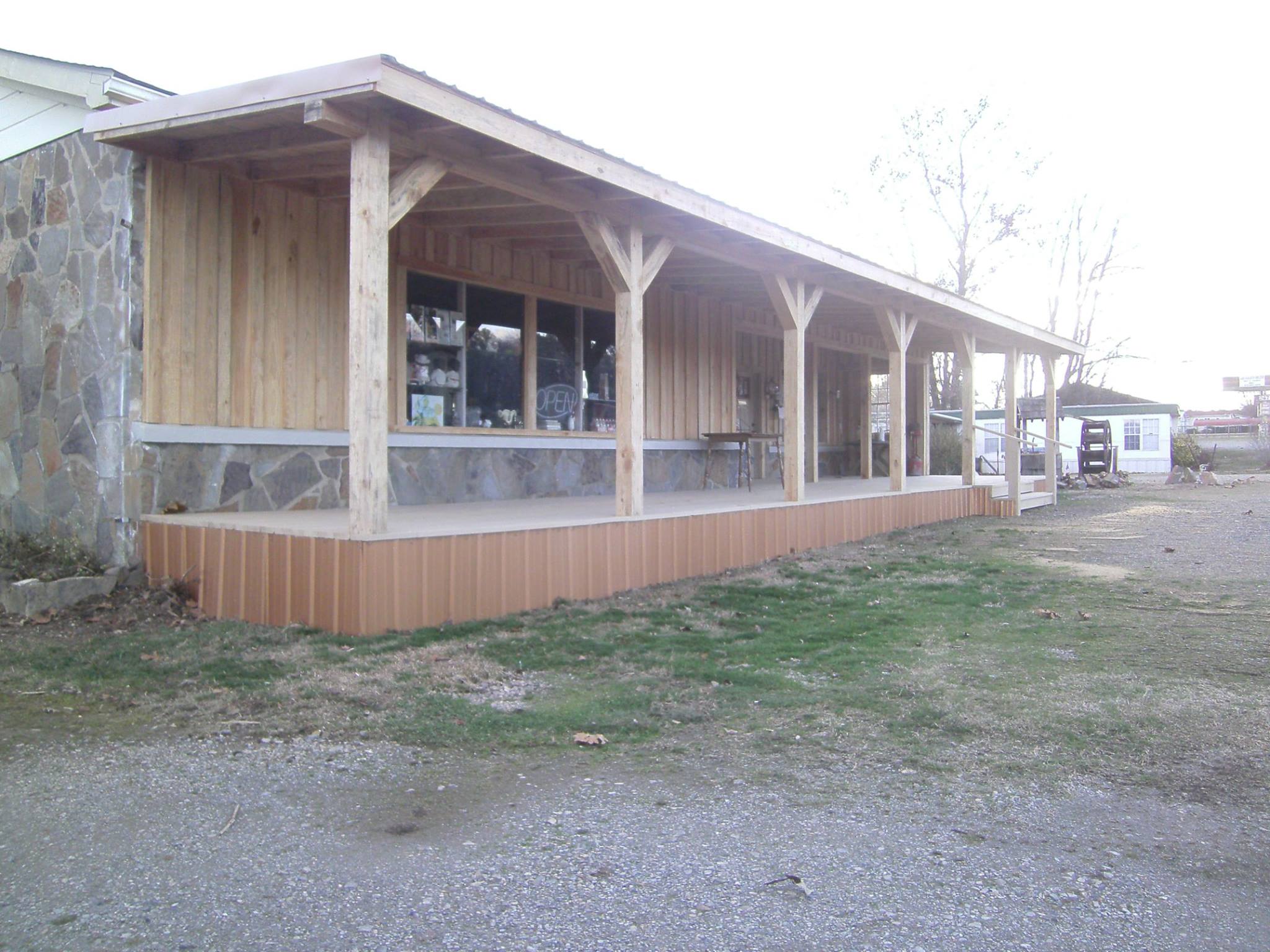 Front view of Marilyn's Country Store